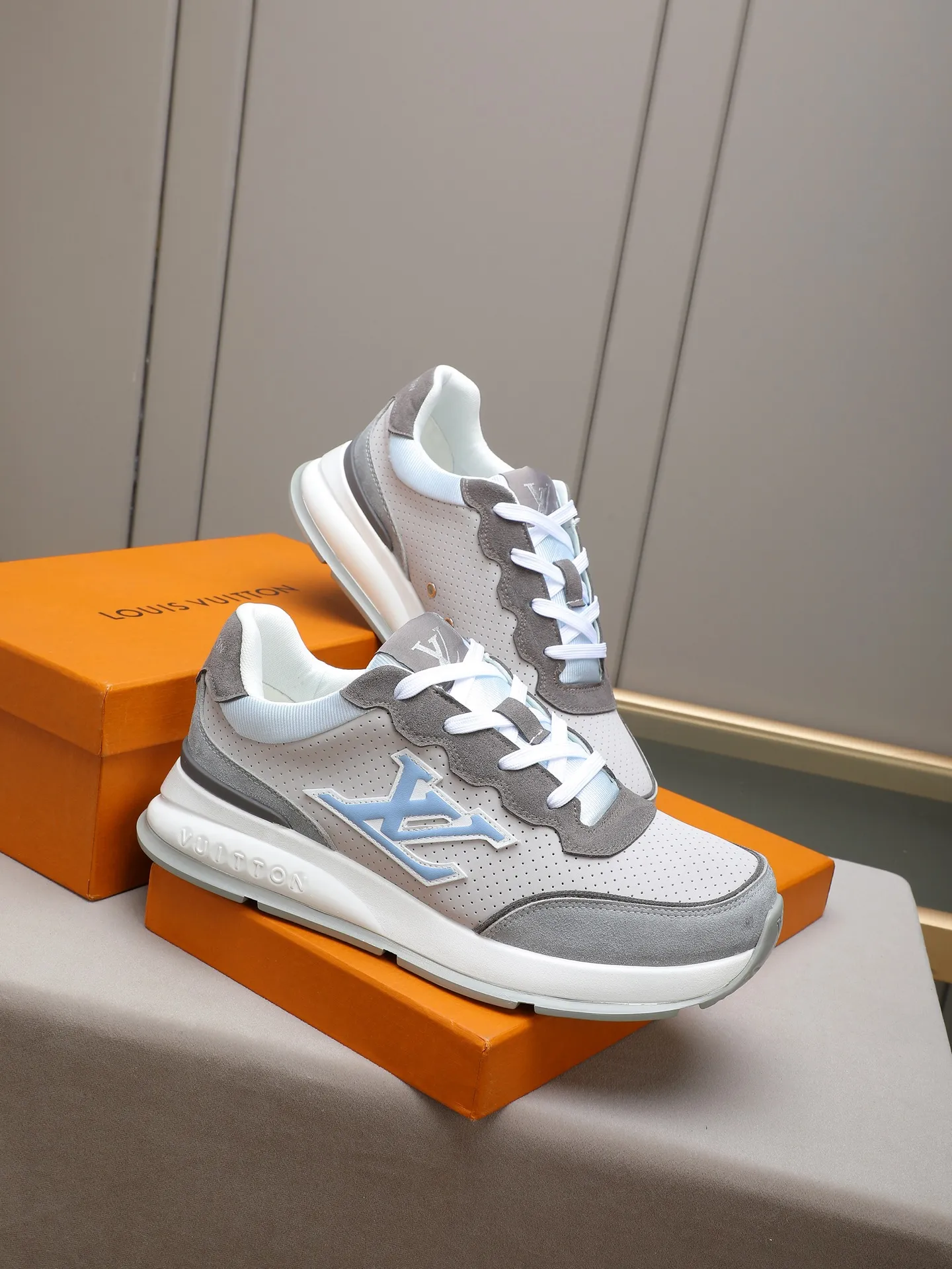 Men's shoes 💰460 Brand: LOUIS VUITTON Louis Vuitton LV Size: 38 39 40 41 42 43 44 (45 customized) Fabric: original cowhide cowhide 🔸Inside of: mesh 🔺Sole: counter foam outsole